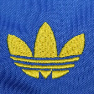 Camiseta Boca Juniors 1981 Retro Local Niño - detalle manga y shorts
