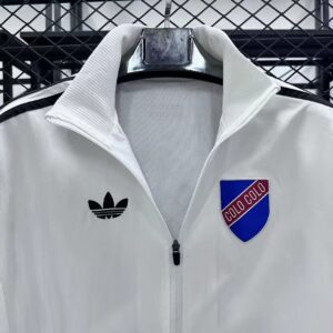 Cortavientos Colo Colo 2025/2026 100° Aniversario - detalle cuello y logo