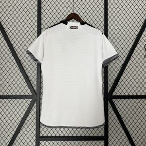 Camiseta Colo-Colo 2024/25 Local Mujer - detalle sponsor COOLBET