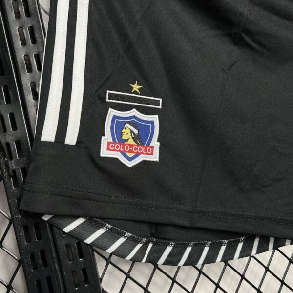 Short Colo Colo 2024/25 Local - detalle logo Adidas