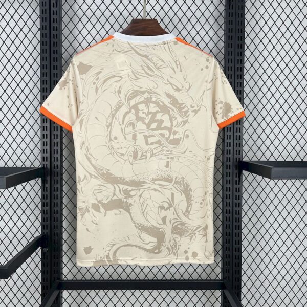 Camiseta Japón Mundial 2026 Local Edición Especial Vegeta - detalle escudo