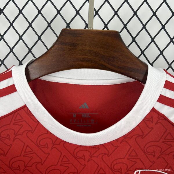 Camiseta Arsenal 2023/24 Local - detalle cuello y hombro