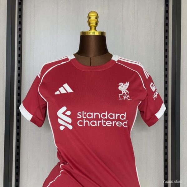 Camiseta Liverpool 2024/25 Local Mujer - detalle logo Adidas