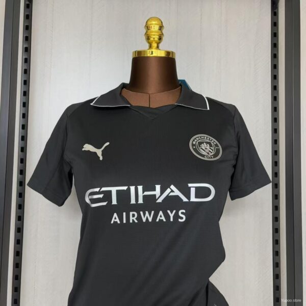 Camiseta Manchester City 2023/24 Local Mujer - detalle logo Puma y cuello