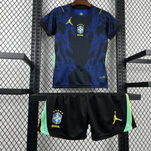 Camiseta Brasil Mundial 2026 Visita Nino - detalle logo Jordan y escudo