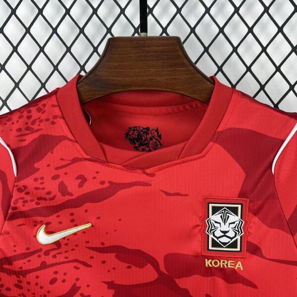 Camiseta Corea del Sur 2026 Local - detalle inferior con shorts