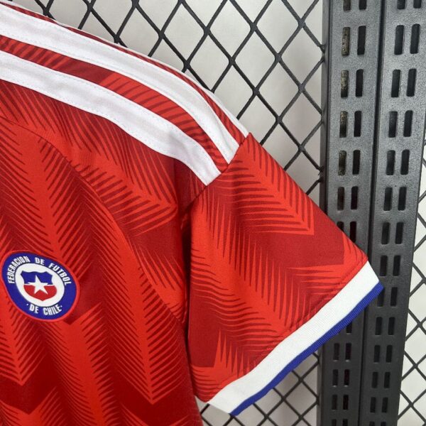 Camiseta Chile 2025/26 Local - detalle cuello y hombro