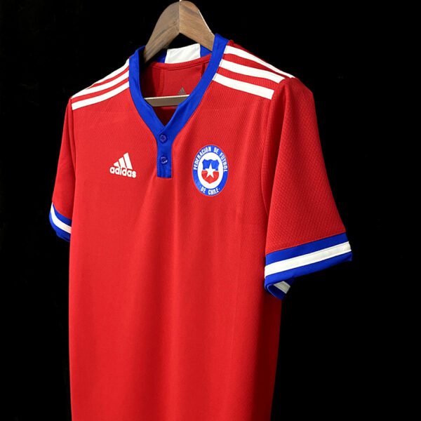 Camiseta Chile 2021/2022 Local - detalle hombro y franjas
