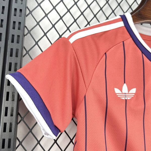 Camiseta Sudáfrica 2026 Visita Niño/a - detalle de los shorts y el logo Adidas