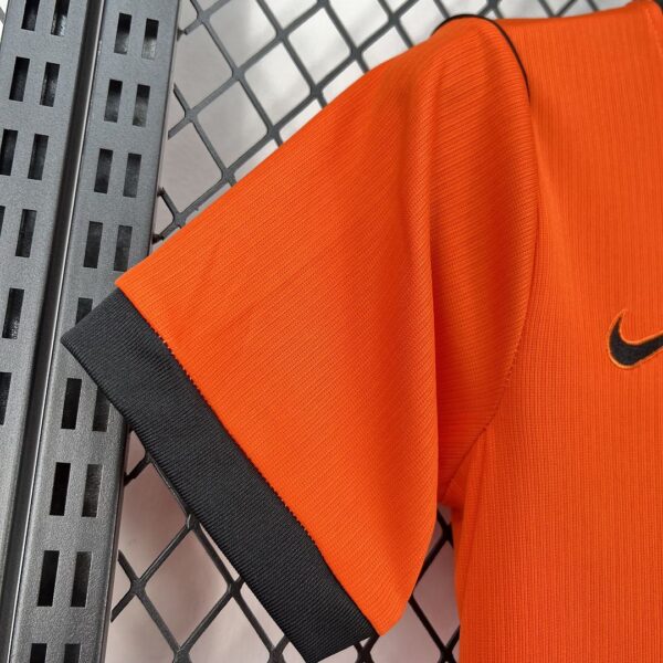 Camiseta Países Bajos 2026 Local - detalle shorts y logo Nike