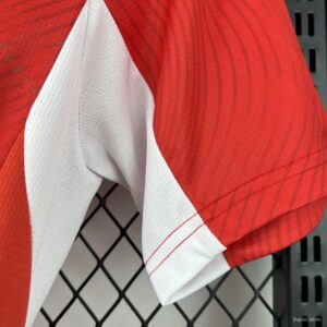Camiseta Suiza 2026 Local - detalle etiqueta DryCELL