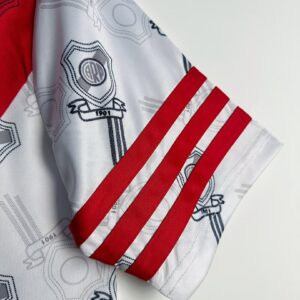 Camiseta Niño River Plate 1996 Retro Local - detalle manga izquierda