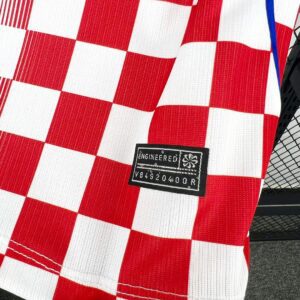 Camiseta Croacia 2026 Local Manga Larga - detalle manga
