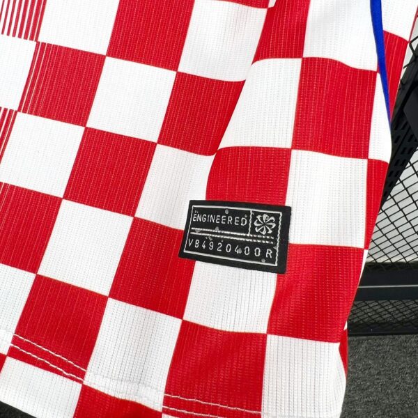 Camiseta Croacia 2026 Local Manga Larga - detalle manga