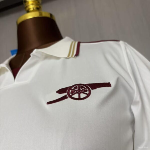 Camiseta Arsenal 2023/24 Visita Mujer - detalle parte inferior izquierda