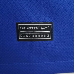 Camiseta Chelsea 2022/23 Local Mujer - detalle escudo y tela