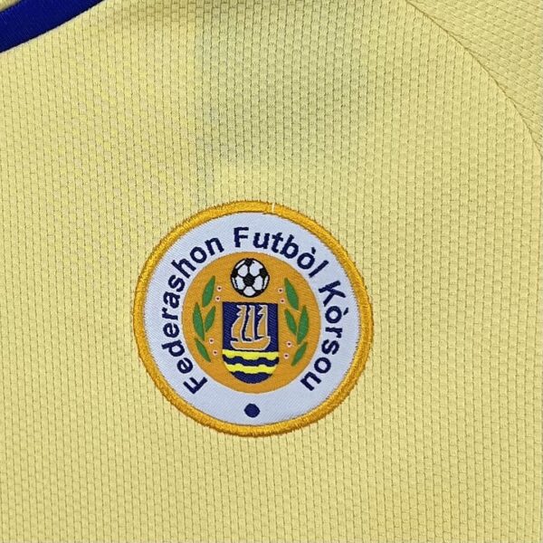 Camiseta Ecuador 2026 Tercera Nino - detalle hombro y manga