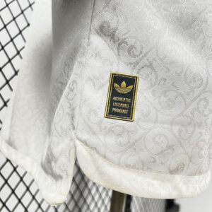 Camiseta España 2026 Visita - detalle logo Adidas