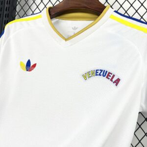 Camiseta Venezuela 2026 Alternativa Mujer - detalle cuello y hombro