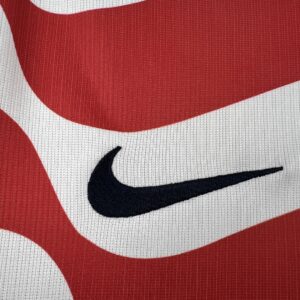 Camiseta Estados Unidos 2026 Visita Manga Larga - detalle del diseño de franjas onduladas