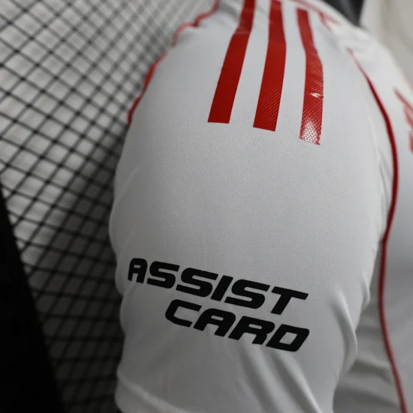 Camiseta River Plate 2024/25 Local - detalle lateral y dobladillo