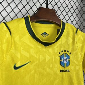Camiseta Brasil Mundial 2026 Local - detalle cuello y manga