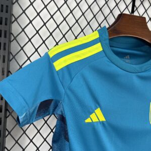 Camiseta España 2026 Local - detalle de shorts con escudo