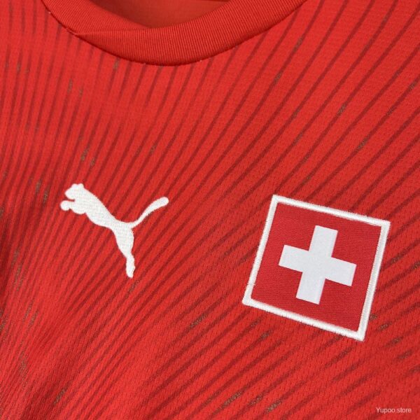 Camiseta Suiza 2026 Local - detalle diseño de la tela
