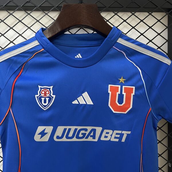 Camiseta Universidad de Chile 2025/26 Local Niño - detalle de los shorts