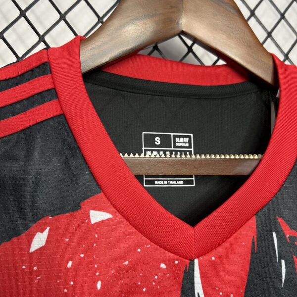 Camiseta Japón 2024/25 Kakarotto Local - detalle cuello y mangas