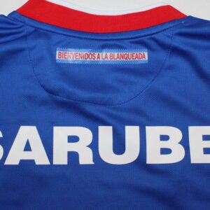 Camiseta Nacional de Montevideo 2024/25 Local - detalle manga y hombro derecho