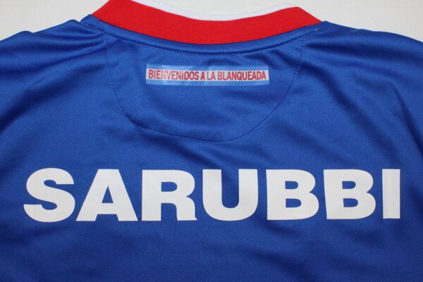 Camiseta Nacional de Montevideo 2024/25 Local - detalle manga y hombro derecho