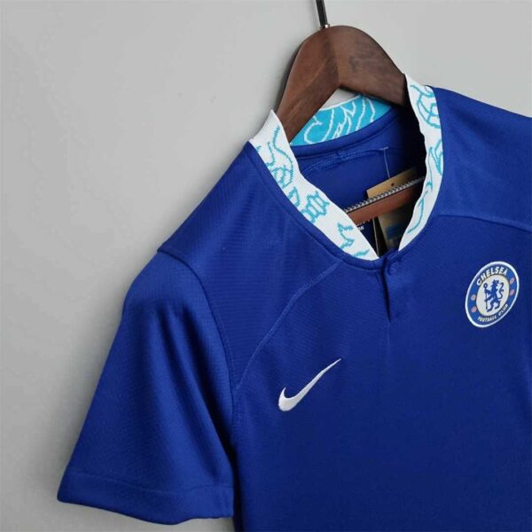 Camiseta Chelsea 2022/23 Local Mujer - detalle parte inferior y etiqueta