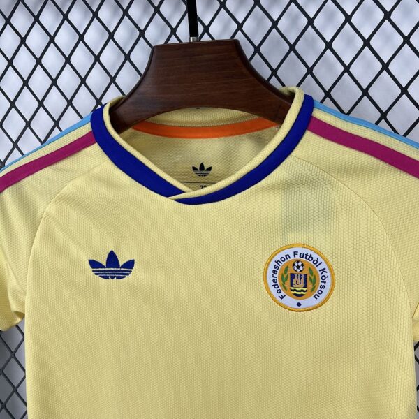 Camiseta Ecuador 2026 Tercera Nino - detalle shorts frontal