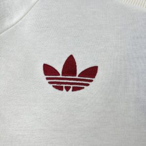 Camiseta España 2026 Visita Niño - detalle tela y costuras