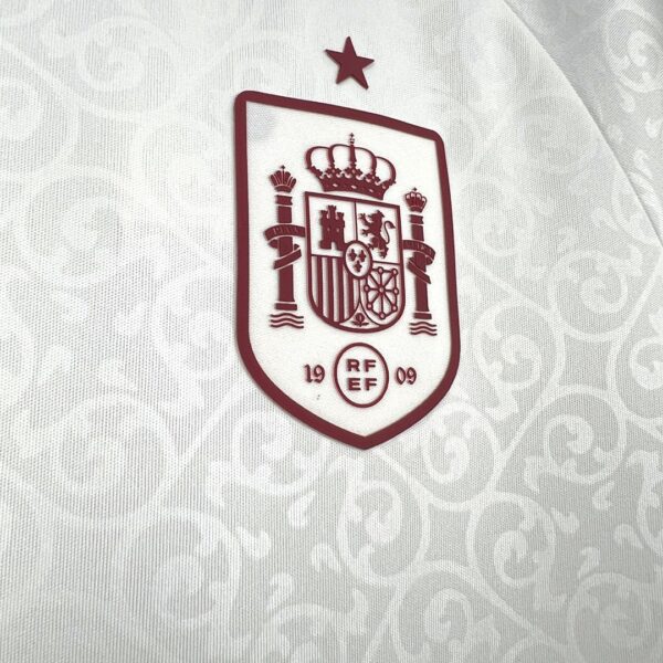 Camiseta España Mundial 2026 Retro Local - detalle cuello y mangas