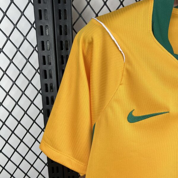 Camiseta Australia 2026 Local - detalle lateral y etiqueta
