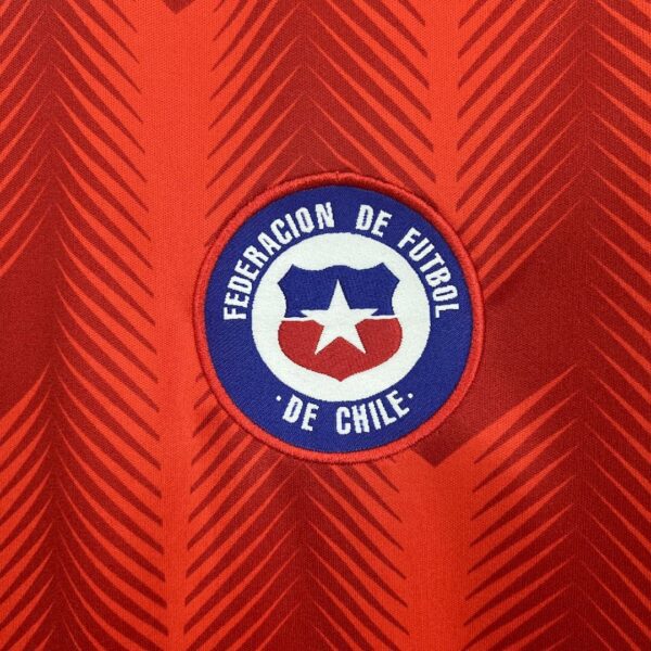 Camiseta Chile 2025/26 Local - detalle dobladillo inferior