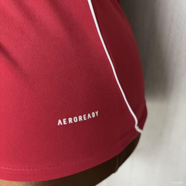 Camiseta Liverpool 2024/25 Local Mujer - detalle manga y patrocinador lateral Expe