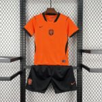 Camiseta Países Bajos 2026 Visita Nino - detalle logo Nike en shorts