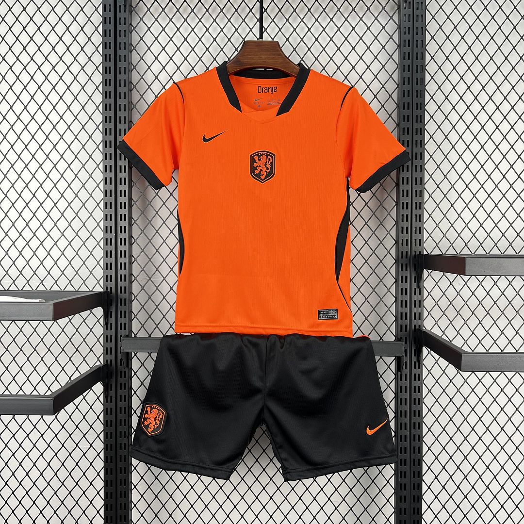 Camiseta Países Bajos 2026 Visita Nino - detalle logo Nike en shorts