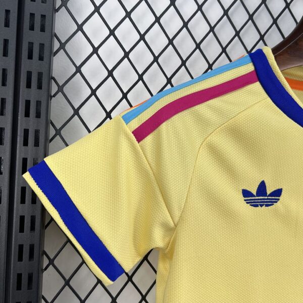 Camiseta Ecuador 2026 Tercera Nino - detalle shorts lateral