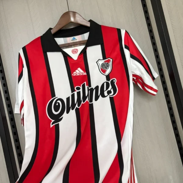 Camiseta River Plate 1999 Retro Local - vista lateral