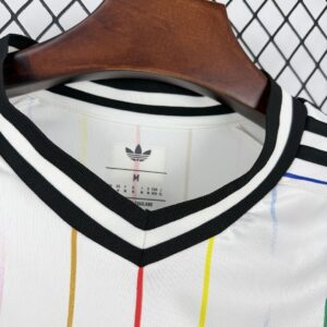 Camiseta Japón 2026 Edición Especial - detalle dobladillo