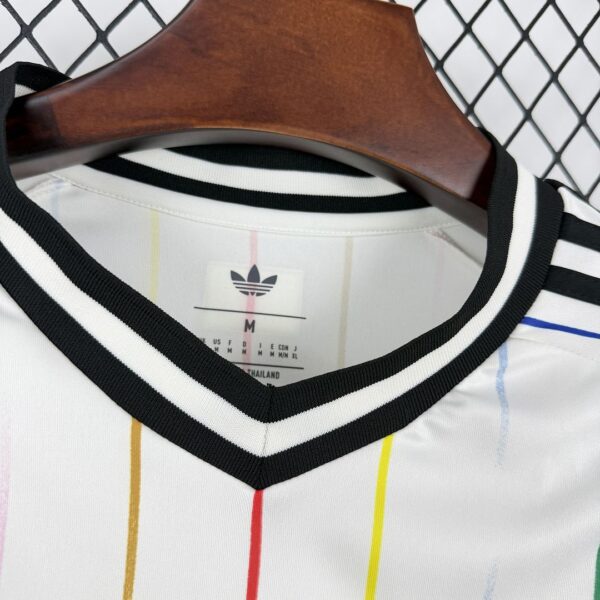Camiseta Japón 2026 Edición Especial - detalle dobladillo