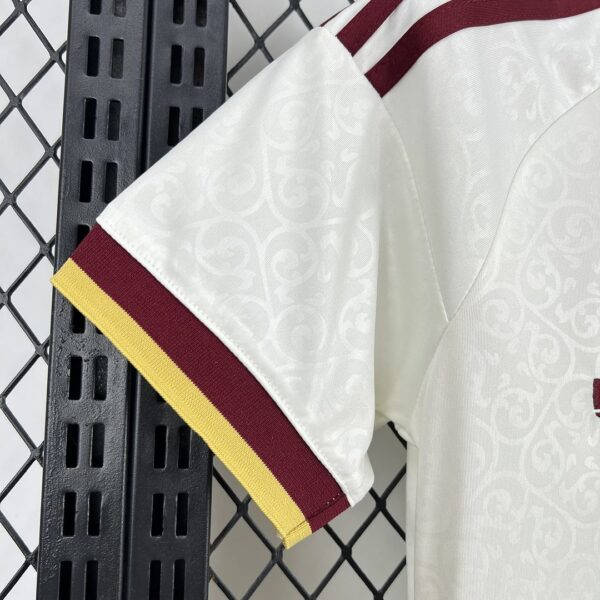 Camiseta España 2026 Local Mujer - detalle colores y diseño