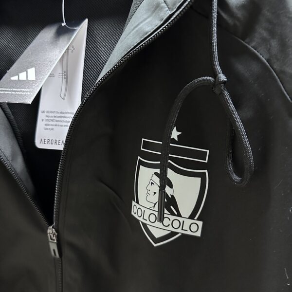 Cortavientos Colo-Colo - detalle cierre