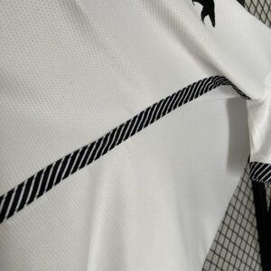 Camiseta Colo-Colo 2024/25 Local Mujer - detalle costuras y tela
