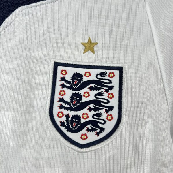 Camiseta Inglaterra Mundial 2026 Pre-Partido - detalle textura tela