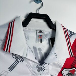 Camiseta Niño River Plate 1996 Retro Local - detalle dobladillo